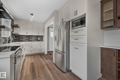 10324 50 Street, Edmonton, AB - Indoor Photo Showing Kitchen With Double Sink With Upgraded Kitchen