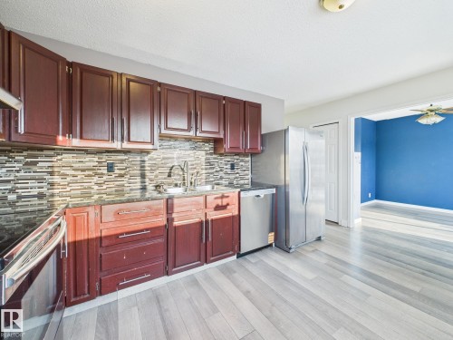 18737 70 Avenue, Edmonton, AB - Indoor Photo Showing Kitchen