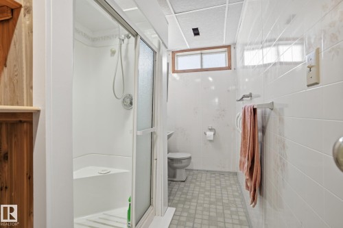 17323 107 Street, Edmonton, AB - Indoor Photo Showing Bathroom