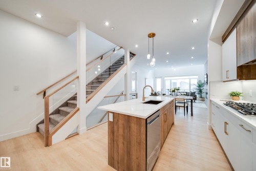 #2 20425 93 Avenue, Edmonton, AB - Indoor Photo Showing Kitchen With Upgraded Kitchen