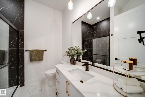 #2 20425 93 Avenue, Edmonton, AB - Indoor Photo Showing Bathroom
