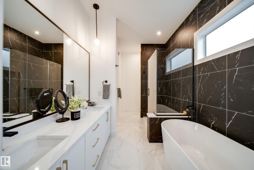 #2 20425 93 Avenue, Edmonton, AB - Indoor Photo Showing Bathroom