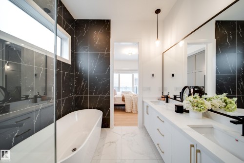 #2 20425 93 Avenue, Edmonton, AB - Indoor Photo Showing Bathroom