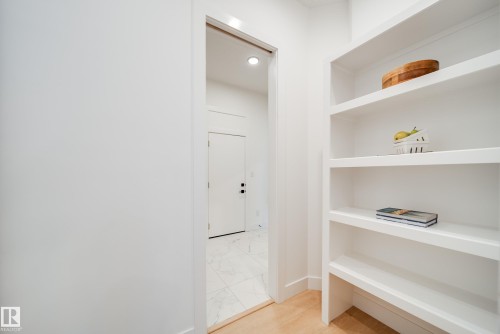 #2 20425 93 Avenue, Edmonton, AB - Indoor