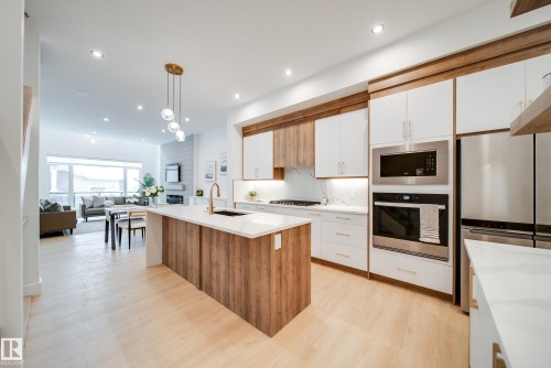 #2 20425 93 Avenue, Edmonton, AB - Indoor Photo Showing Kitchen With Stainless Steel Kitchen With Upgraded Kitchen