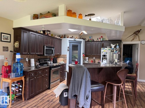 56509 Hwy 32, Rural Yellowhead, AB - Indoor Photo Showing Kitchen
