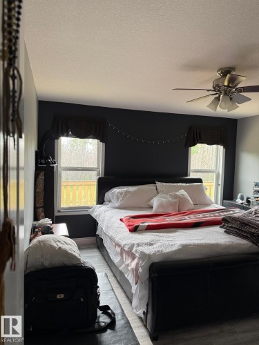 56509 Hwy 32, Rural Yellowhead, AB - Indoor Photo Showing Bedroom