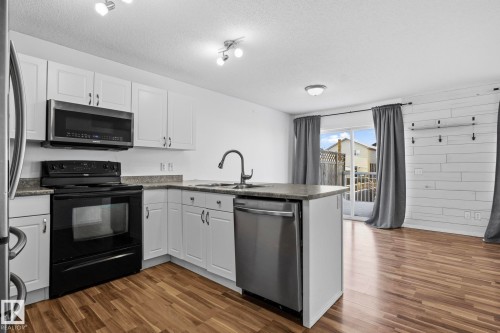 225 Brookview Way, Stony Plain, AB - Indoor Photo Showing Kitchen