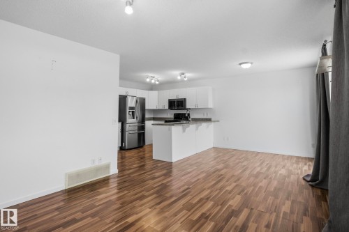 225 Brookview Way, Stony Plain, AB - Indoor Photo Showing Kitchen