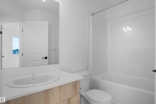4195 Kinglet Drive, Edmonton, AB - Indoor Photo Showing Bathroom