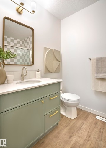 216 Marquis Boulevard, Edmonton, AB - Indoor Photo Showing Bathroom