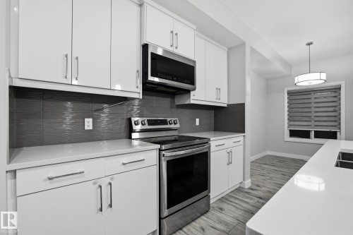 7438 Chivers Crescent, Edmonton, AB - Indoor Photo Showing Kitchen With Upgraded Kitchen