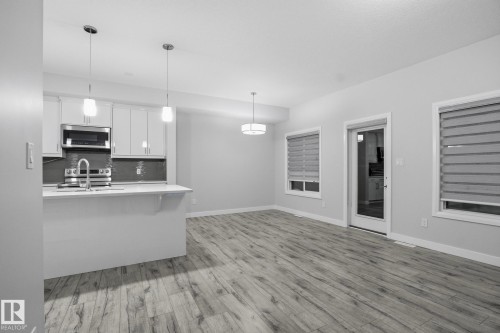 7438 Chivers Crescent, Edmonton, AB - Indoor Photo Showing Kitchen