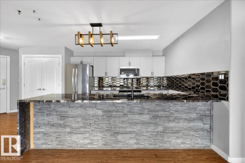 309 278 Suder Greens Drive, Edmonton, AB - Indoor Photo Showing Kitchen