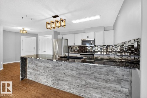 309 278 Suder Greens Drive, Edmonton, AB - Indoor Photo Showing Kitchen