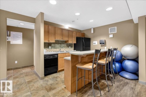 309 278 Suder Greens Drive, Edmonton, AB - Indoor Photo Showing Kitchen