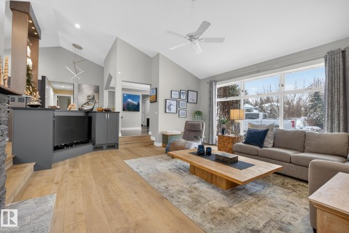 113 53226 Rge Road 261, Rural Parkland County, AB - Indoor Photo Showing Living Room