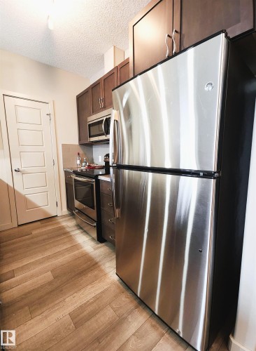 403 1004 Rosenthal Boulevard, Edmonton, AB - Indoor Photo Showing Kitchen