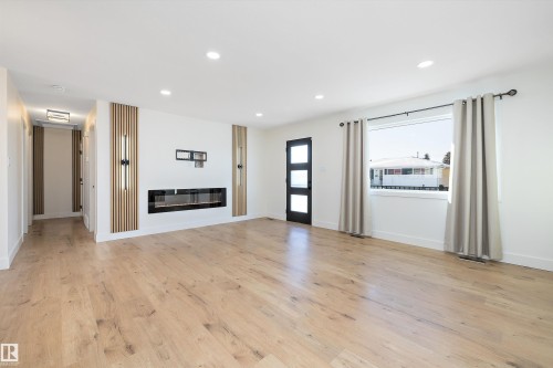 13515 67 Street, Edmonton, AB - Indoor With Fireplace