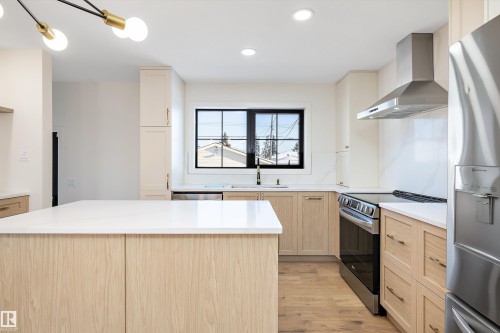13515 67 Street, Edmonton, AB - Indoor Photo Showing Kitchen