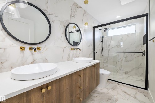 13515 67 Street, Edmonton, AB - Indoor Photo Showing Bathroom