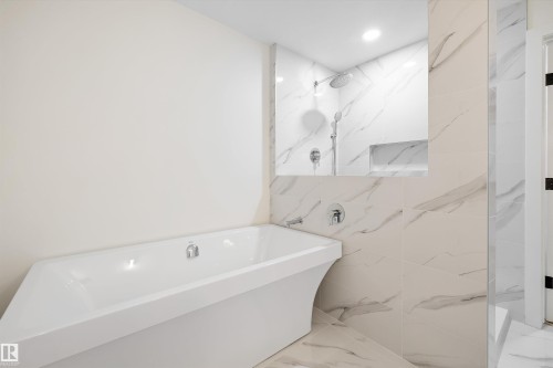 13515 67 Street, Edmonton, AB - Indoor Photo Showing Bathroom