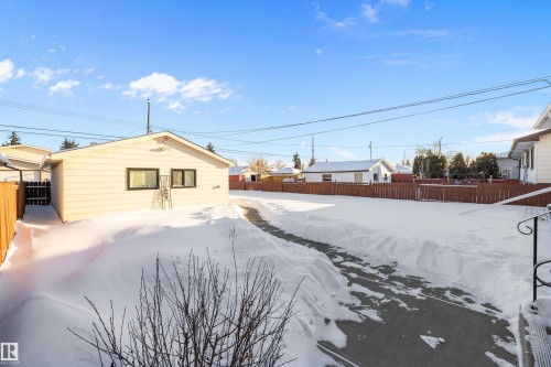 13515 67 Street, Edmonton, AB - Outdoor