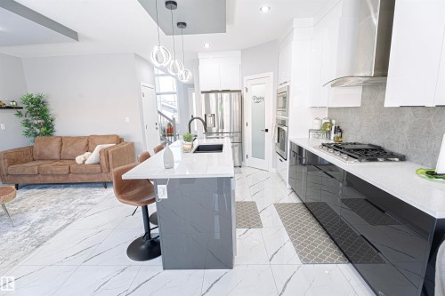 1524 17 Avenue, Edmonton, AB - Indoor Photo Showing Kitchen With Upgraded Kitchen