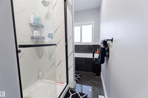 1524 17 Avenue, Edmonton, AB - Indoor Photo Showing Bathroom