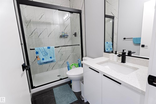 1524 17 Avenue, Edmonton, AB - Indoor Photo Showing Bathroom