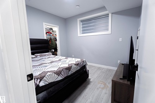 1524 17 Avenue, Edmonton, AB - Indoor Photo Showing Bedroom