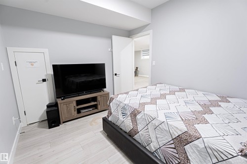 1524 17 Avenue, Edmonton, AB - Indoor Photo Showing Bedroom