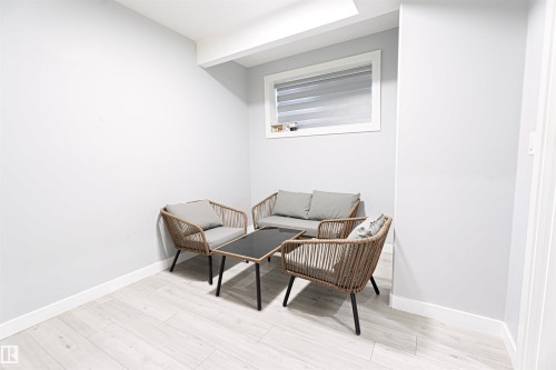 1524 17 Avenue, Edmonton, AB - Indoor Photo Showing Other Room