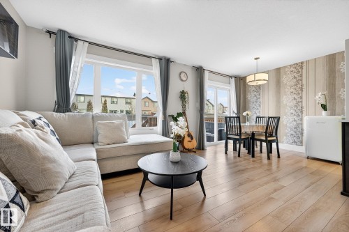 17604 8 Avenue, Edmonton, AB - Indoor Photo Showing Living Room