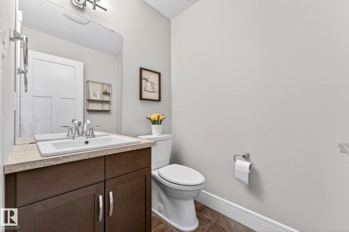 17604 8 Avenue, Edmonton, AB - Indoor Photo Showing Bathroom