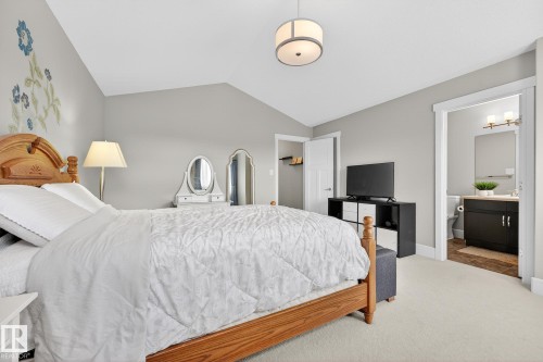 17604 8 Avenue, Edmonton, AB - Indoor Photo Showing Bedroom