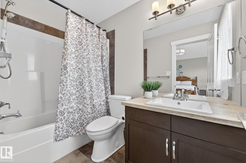 17604 8 Avenue, Edmonton, AB - Indoor Photo Showing Bathroom