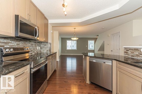 24 1140 Chappelle Boulevard, Edmonton, AB - Indoor Photo Showing Kitchen