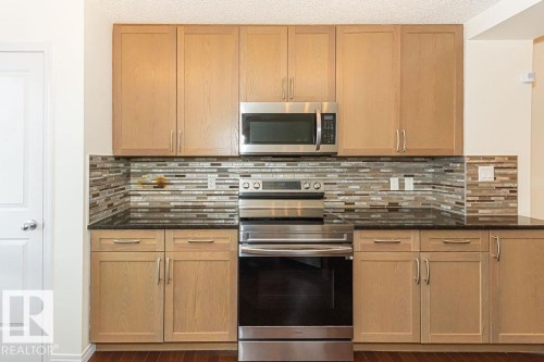 24 1140 Chappelle Boulevard, Edmonton, AB - Indoor Photo Showing Kitchen