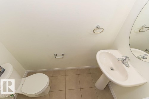 24 1140 Chappelle Boulevard, Edmonton, AB - Indoor Photo Showing Bathroom