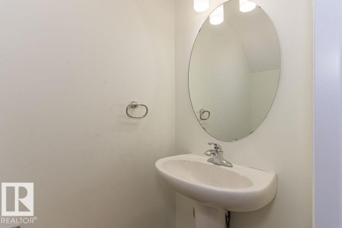 24 1140 Chappelle Boulevard, Edmonton, AB - Indoor Photo Showing Bathroom