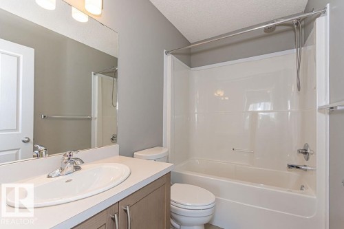24 1140 Chappelle Boulevard, Edmonton, AB - Indoor Photo Showing Bathroom