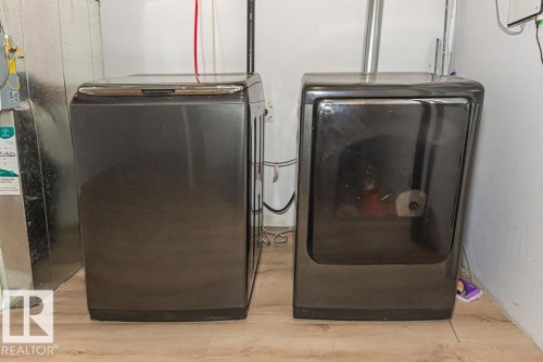 24 1140 Chappelle Boulevard, Edmonton, AB - Indoor Photo Showing Laundry Room