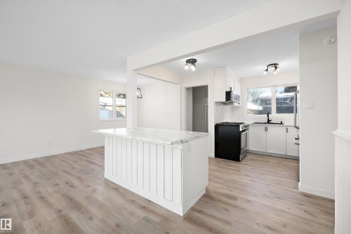 49 Sheridan Drive, St. Albert, AB - Indoor Photo Showing Kitchen