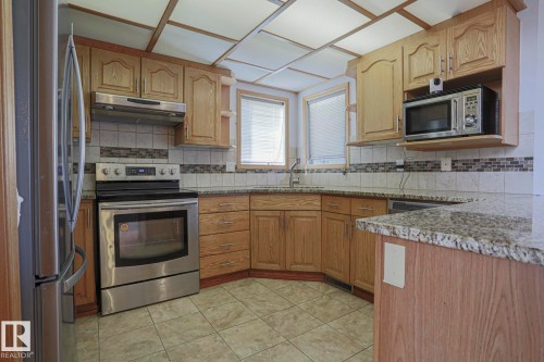 16120 57A Street Nw, Edmonton, AB - Indoor Photo Showing Kitchen