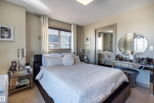 52 1150 Windermere Way, Edmonton, AB - Indoor Photo Showing Bedroom