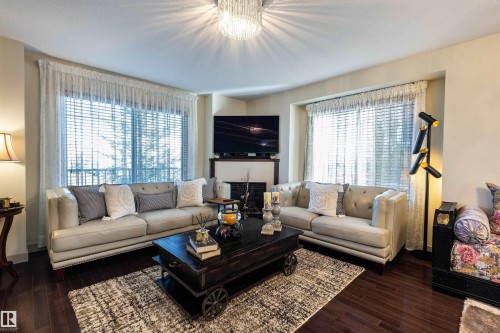 52 1150 Windermere Way, Edmonton, AB - Indoor Photo Showing Living Room