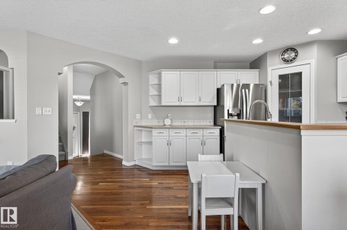 1147 Rutherford Close, Edmonton, AB - Indoor Photo Showing Kitchen
