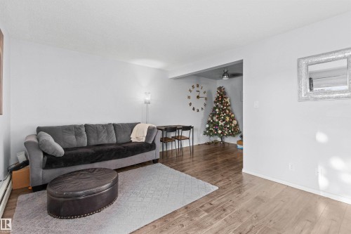 74 11245 31 Avenue, Edmonton, AB - Indoor Photo Showing Living Room