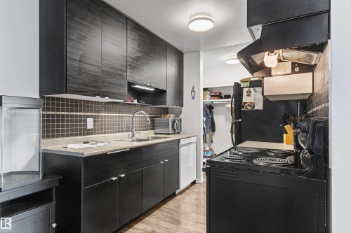 74 11245 31 Avenue, Edmonton, AB - Indoor Photo Showing Kitchen